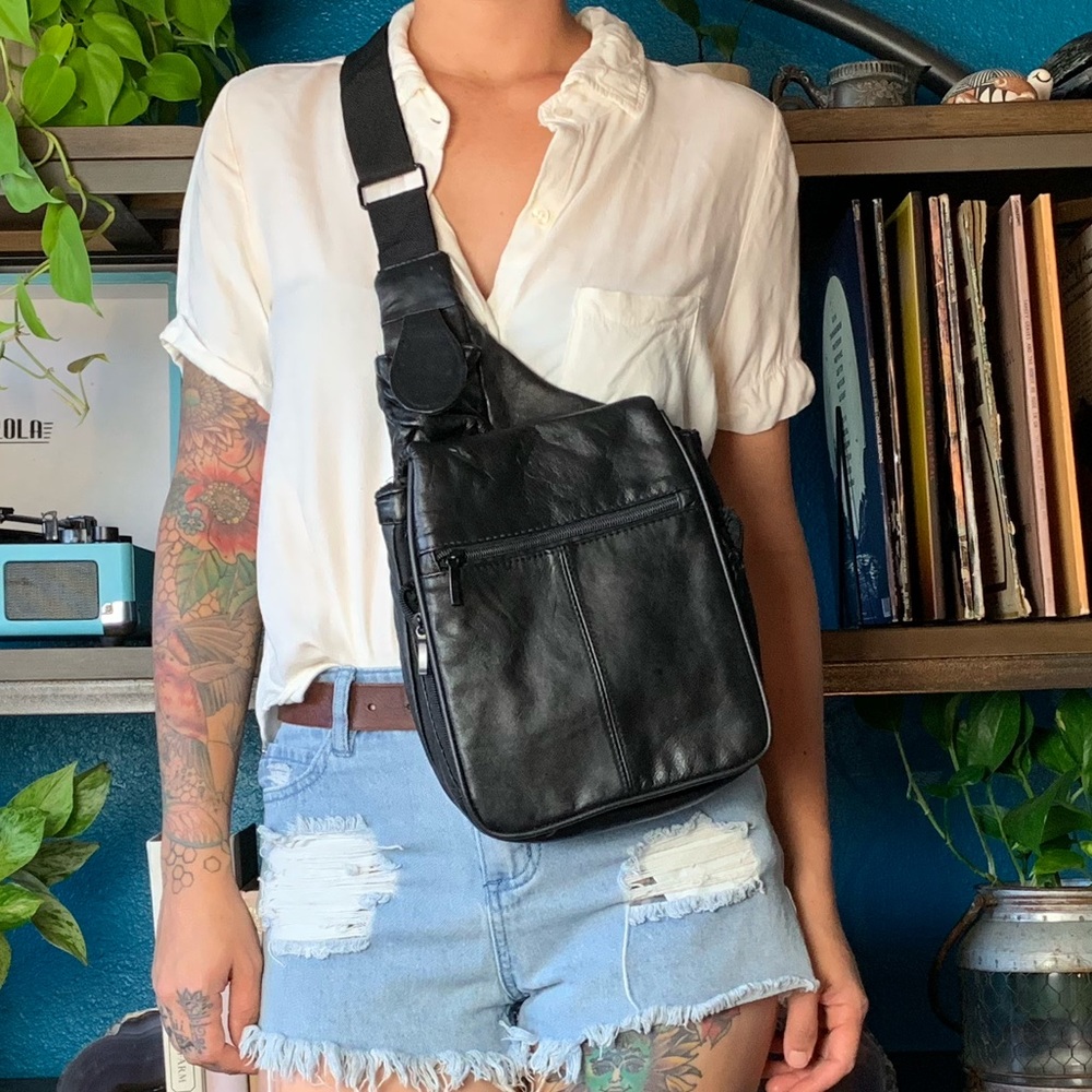 BUXTON 100% genuine leather sling bag